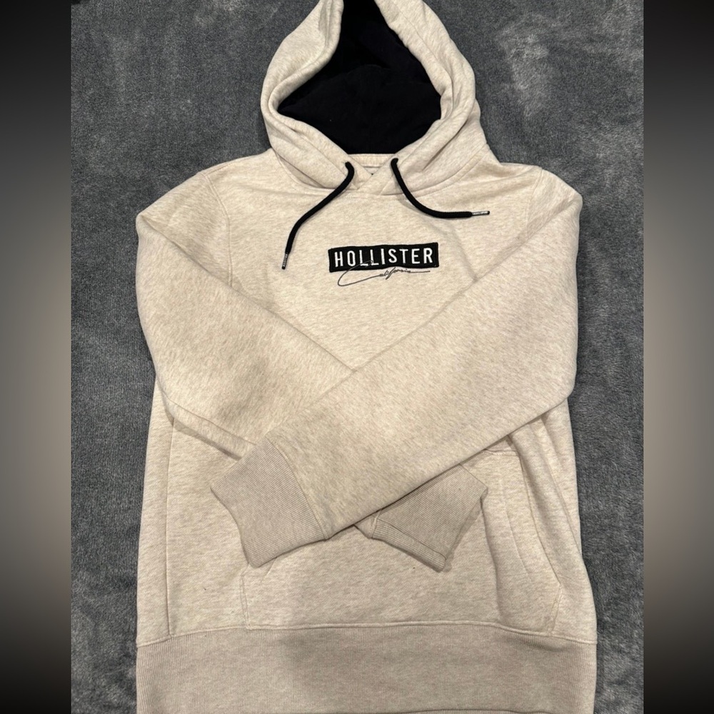 Hollister hoodie size XS like new.